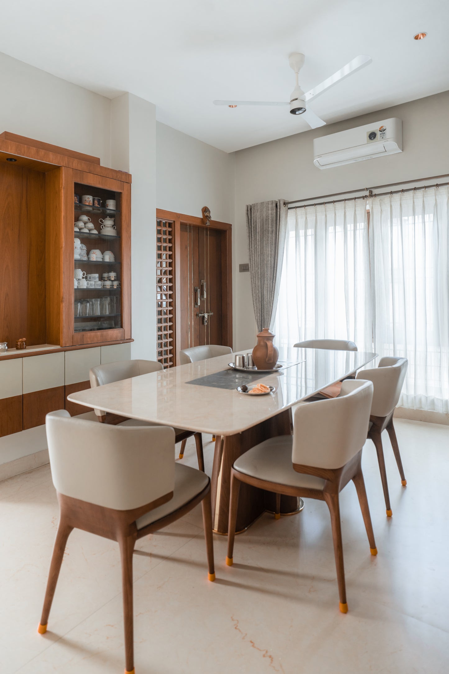 Serene Welcome - Dining Space