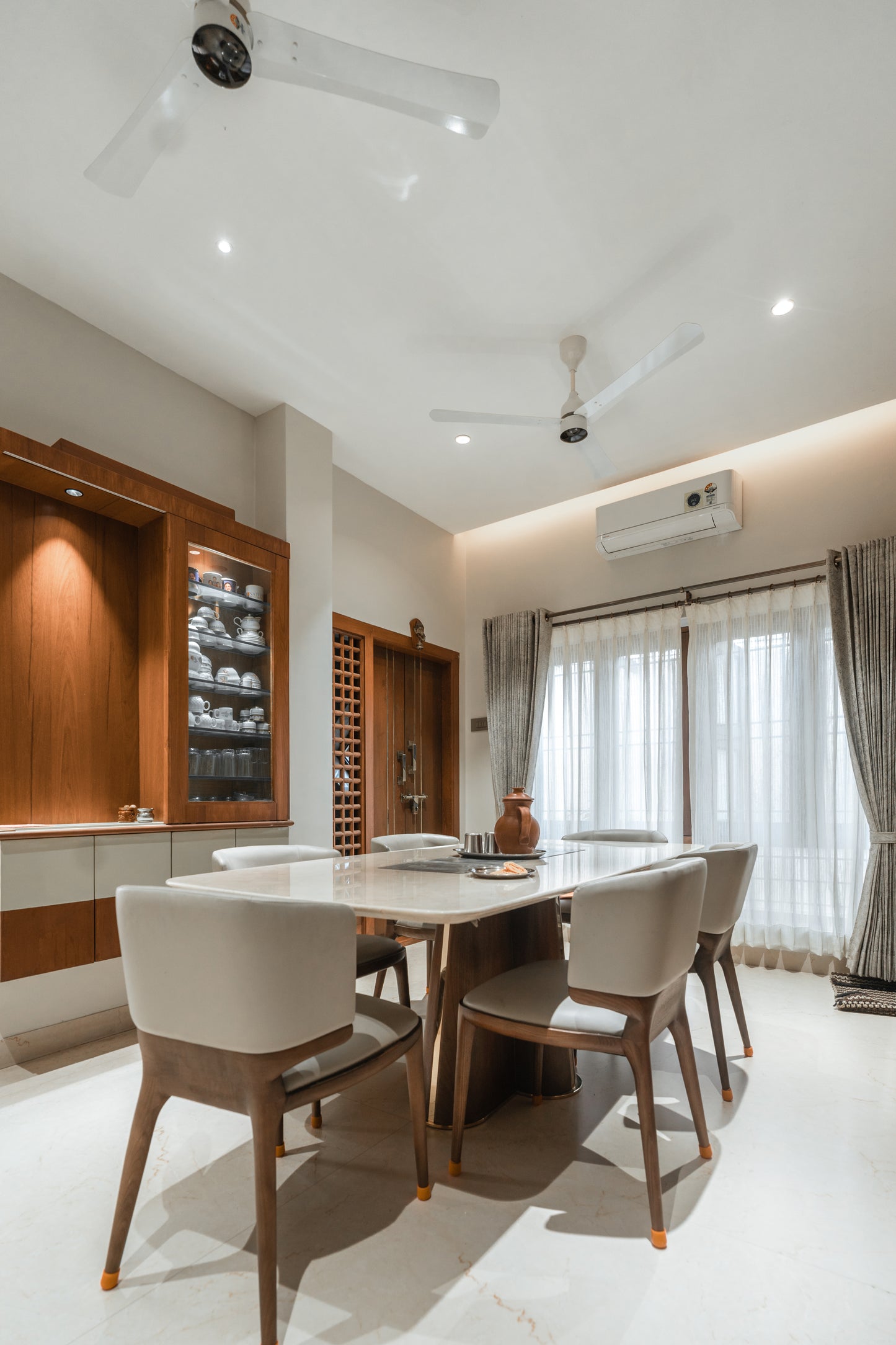 Serene Welcome - Dining Space