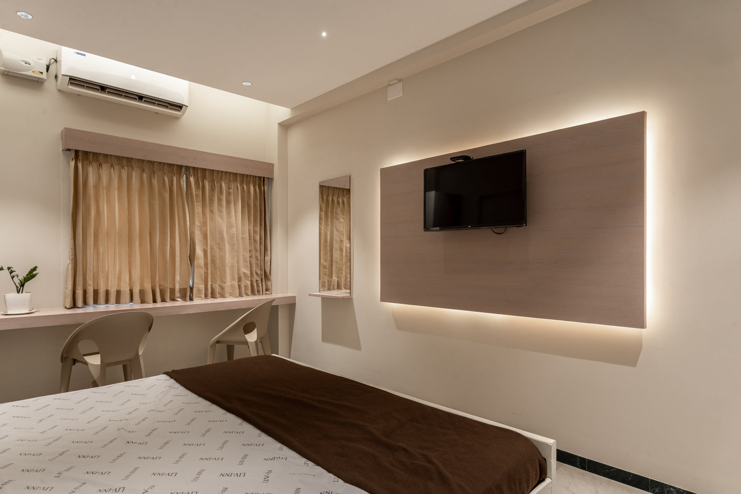 The Live Inn Edit - Bedroom FF