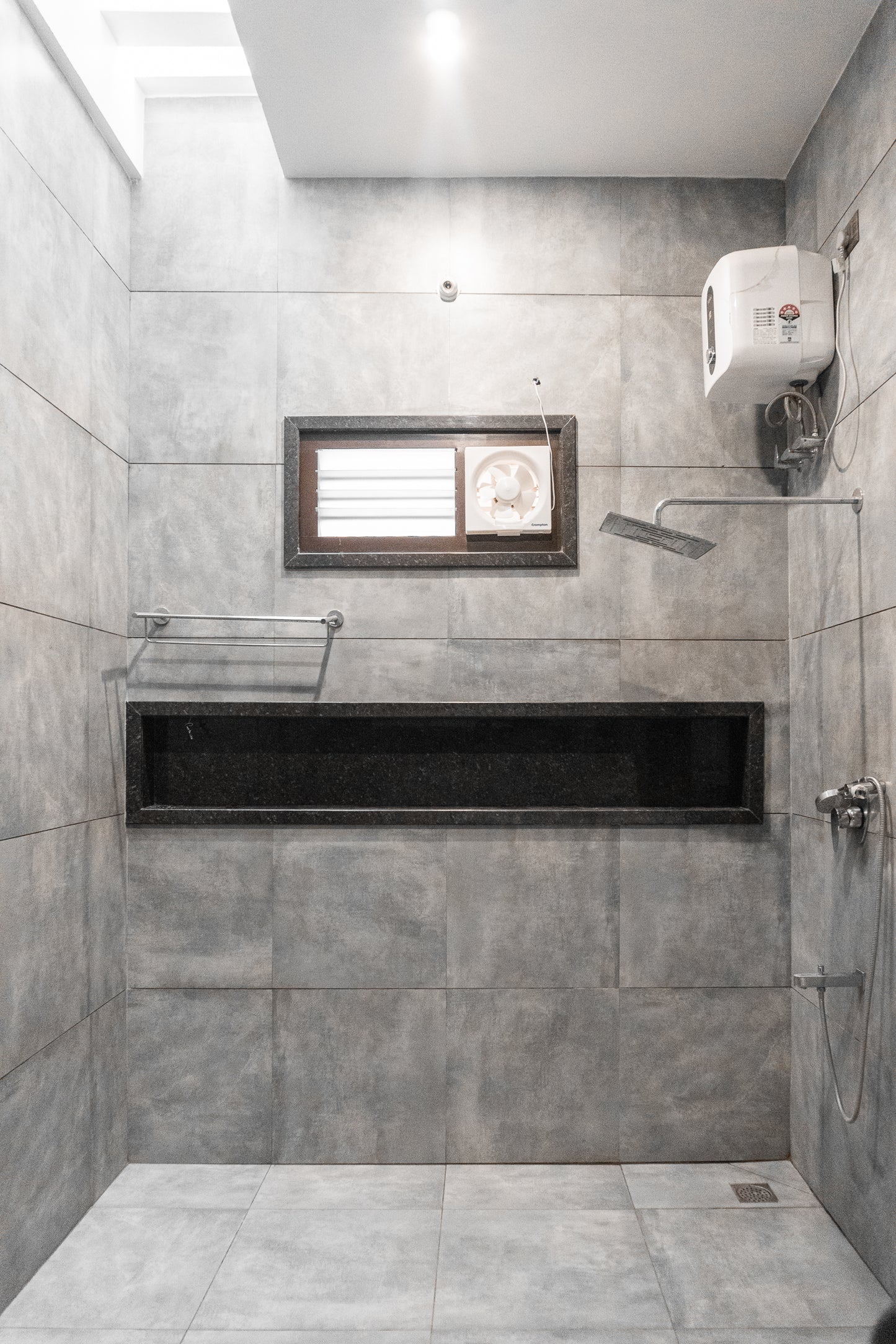 Casa Lumière - Bathroom Haven