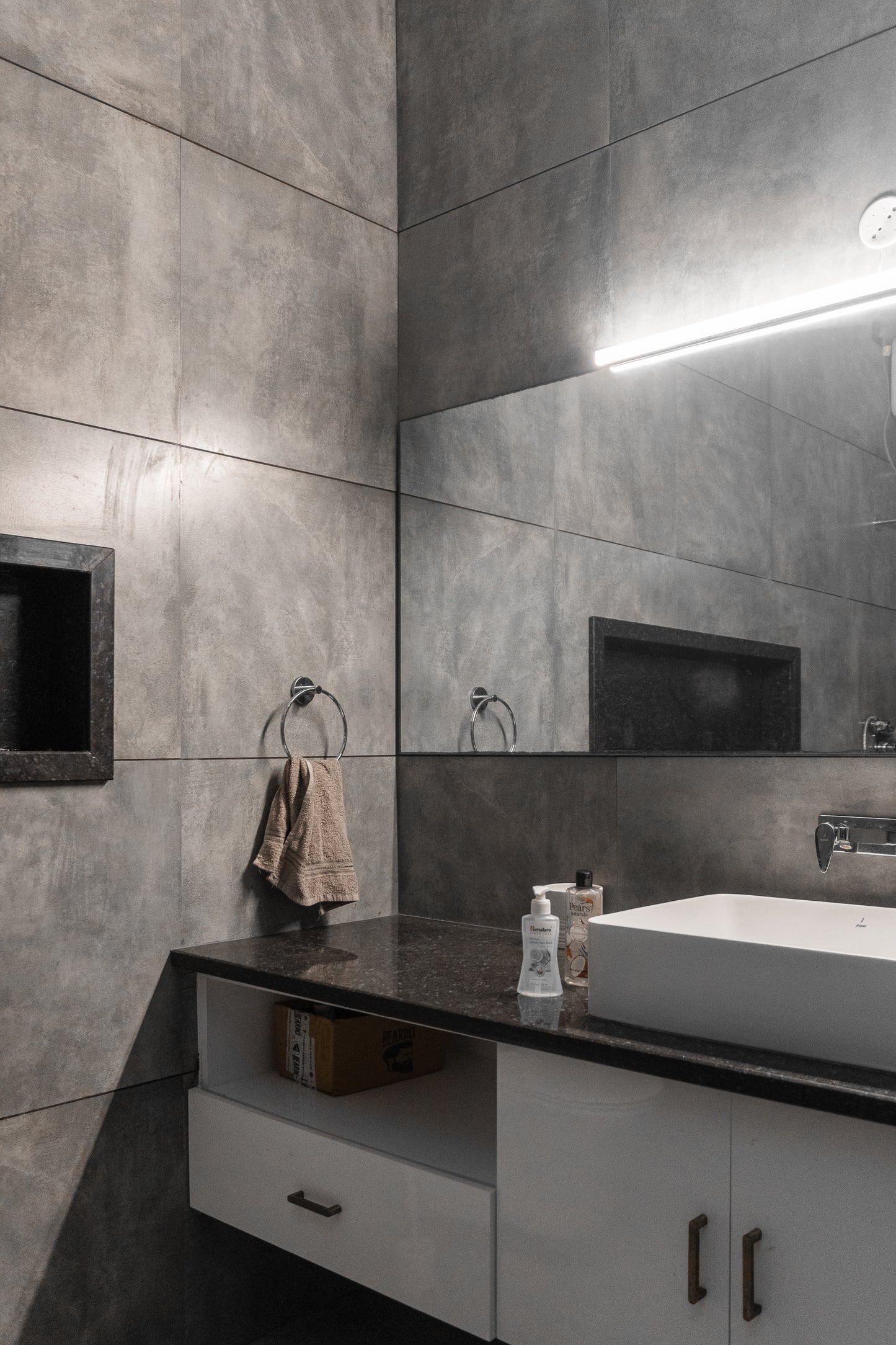 Casa Lumière - Bathroom Haven