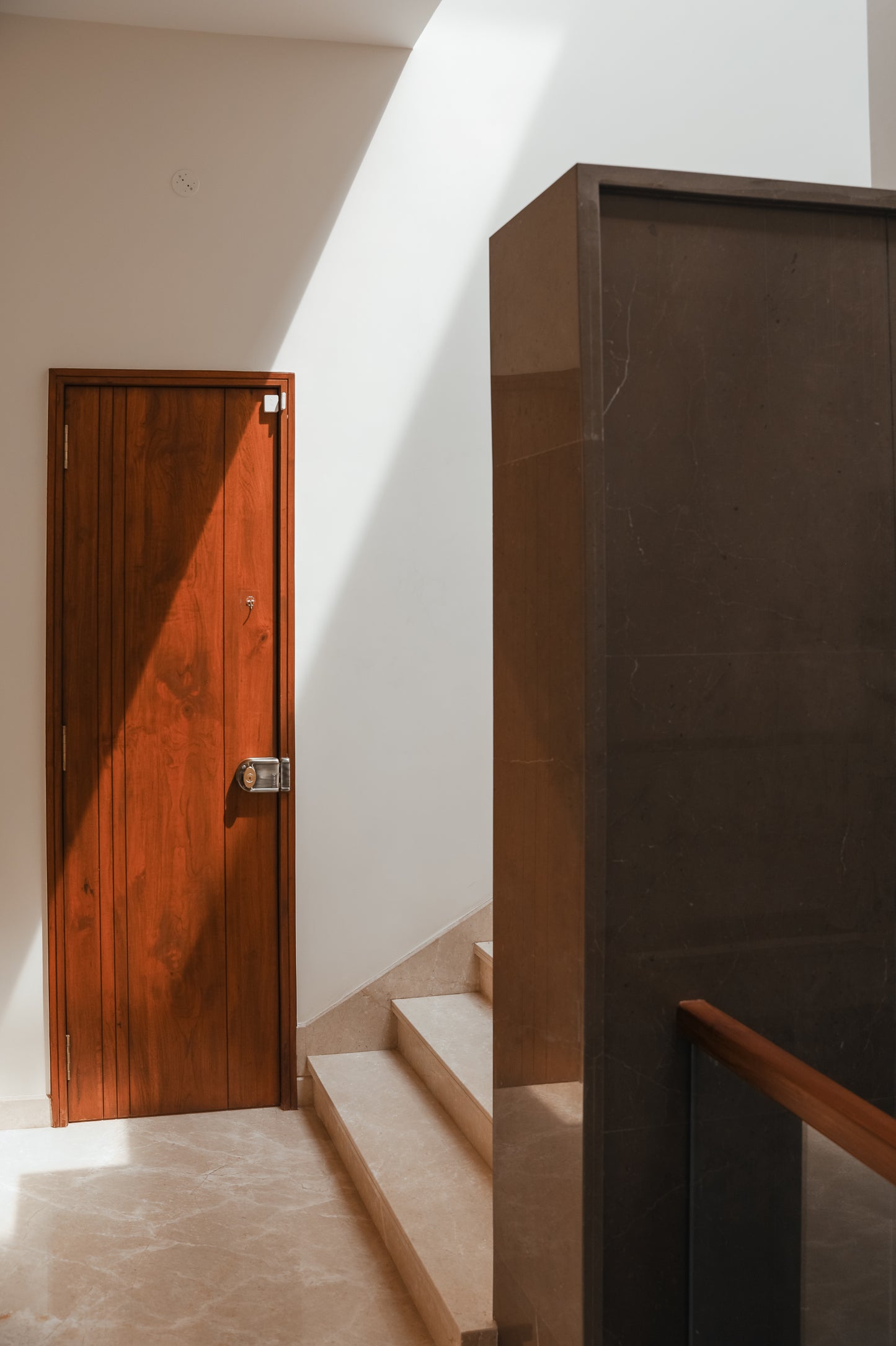 The Minimal - Sunlight Space & Balcony