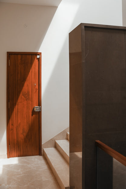 The Minimal - Sunlight Space & Balcony