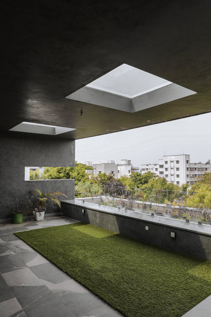 The Minimal - Sunlight Space & Balcony