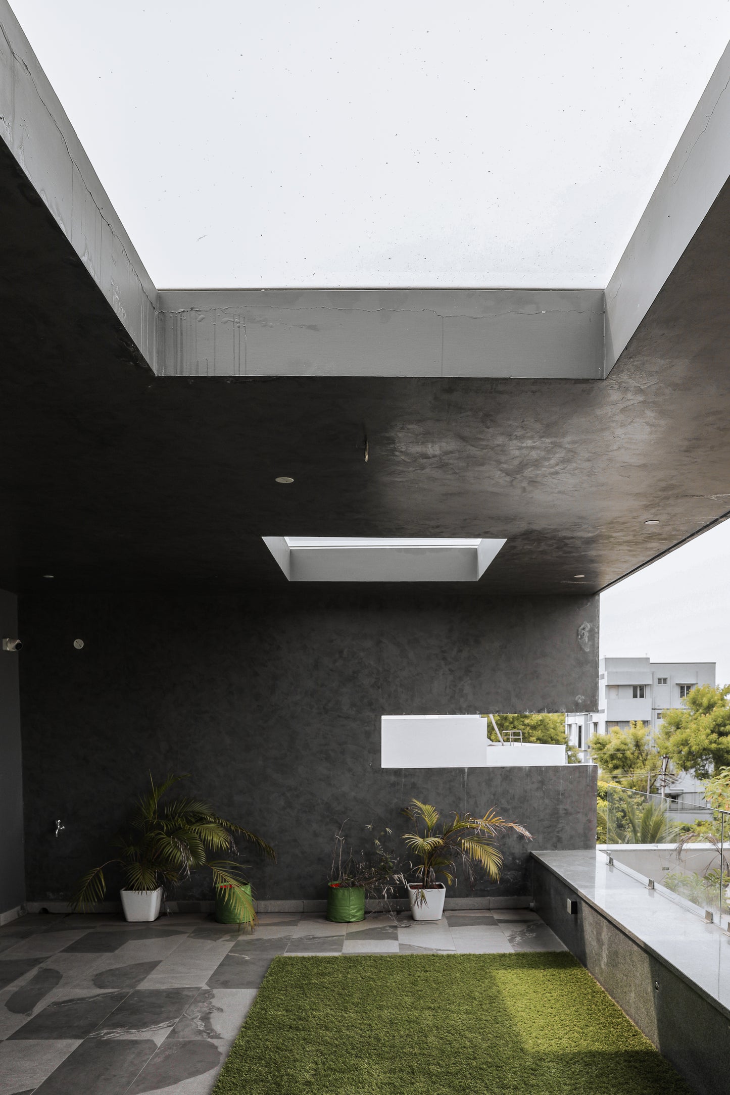 The Minimal - Sunlight Space & Balcony