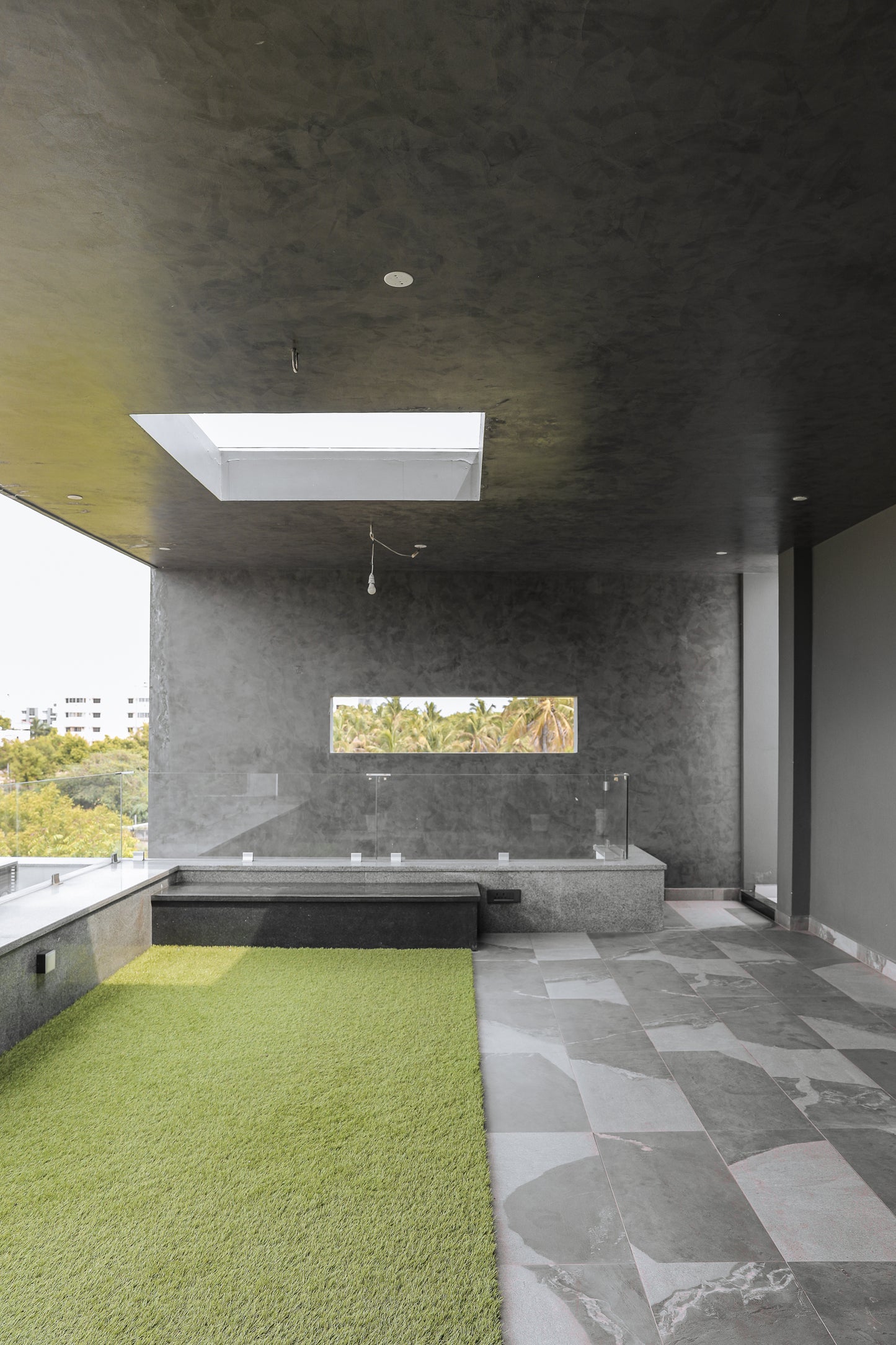 The Minimal - Sunlight Space & Balcony